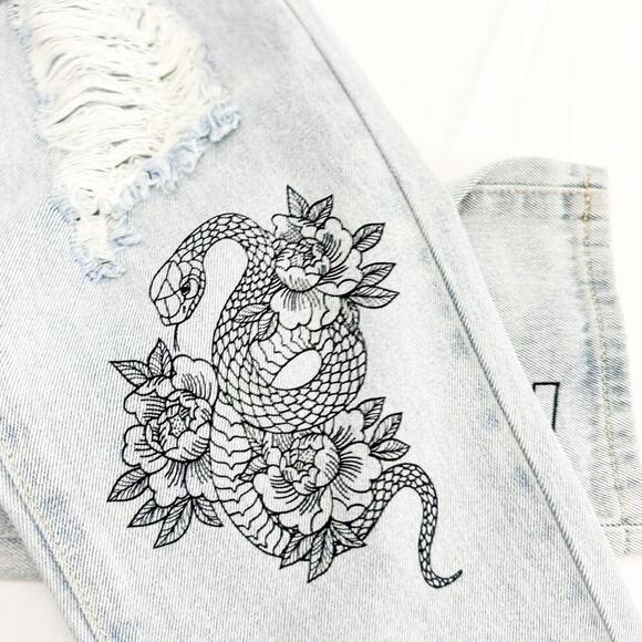 Adika Light Wash Tatto Ripped Graphic Denim Jean Zip Fly Straight Leg Size M NWT - Picture 9 of 10